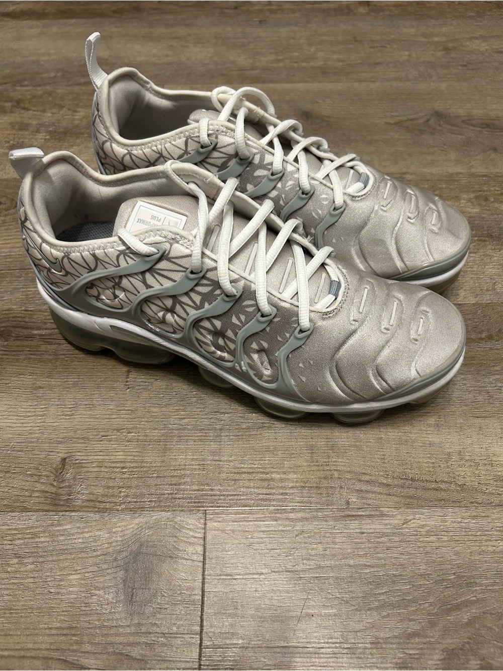 Nike Air Vapor Max Plus Men's Size 8.5 Wolf Grey White Athletic Sneakers